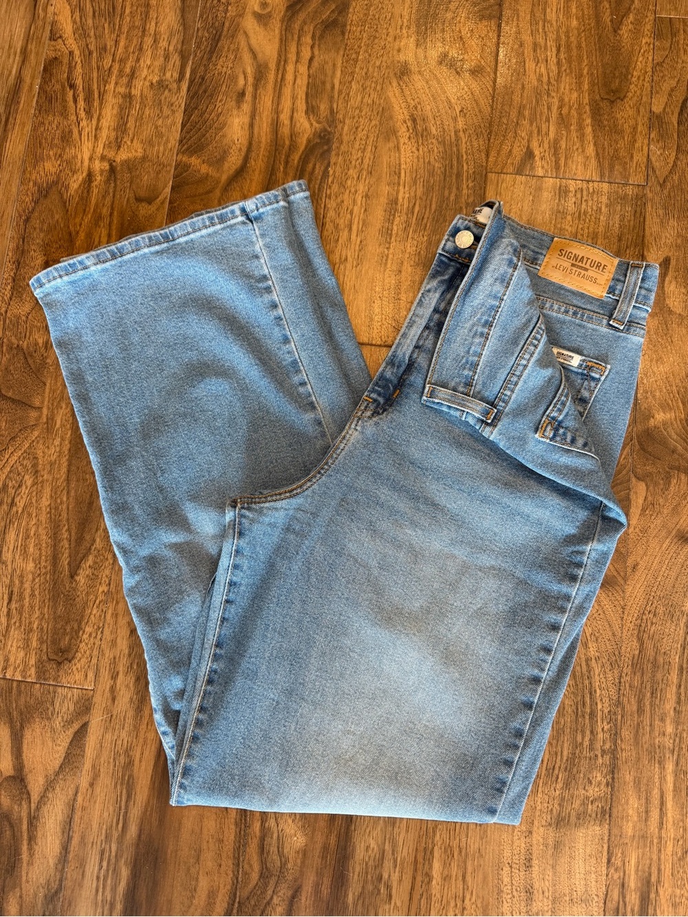 Signature by Levi Strauss Women’s High Rise Straight Leg Jeans